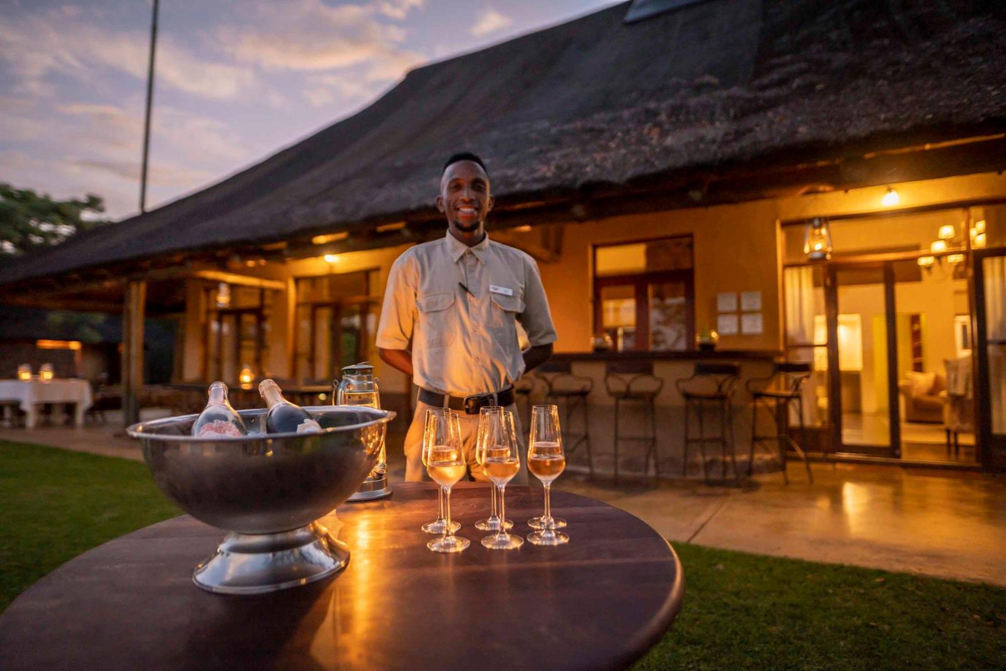Ekuthuleni Lodge Странд Экстерьер фото